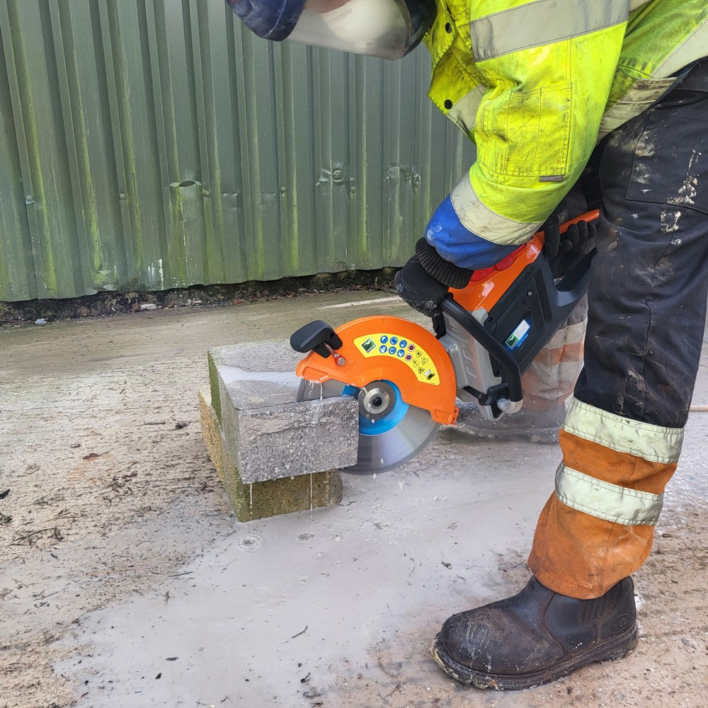 Altrad Belle DC 300E+ Disc Cutter (includes 8Ah battery, charger and blade)
