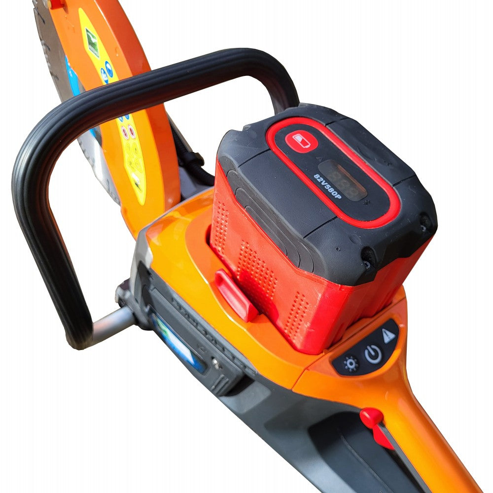 Altrad Belle DC 300E+ Disc Cutter (includes 8Ah battery, charger and blade)
