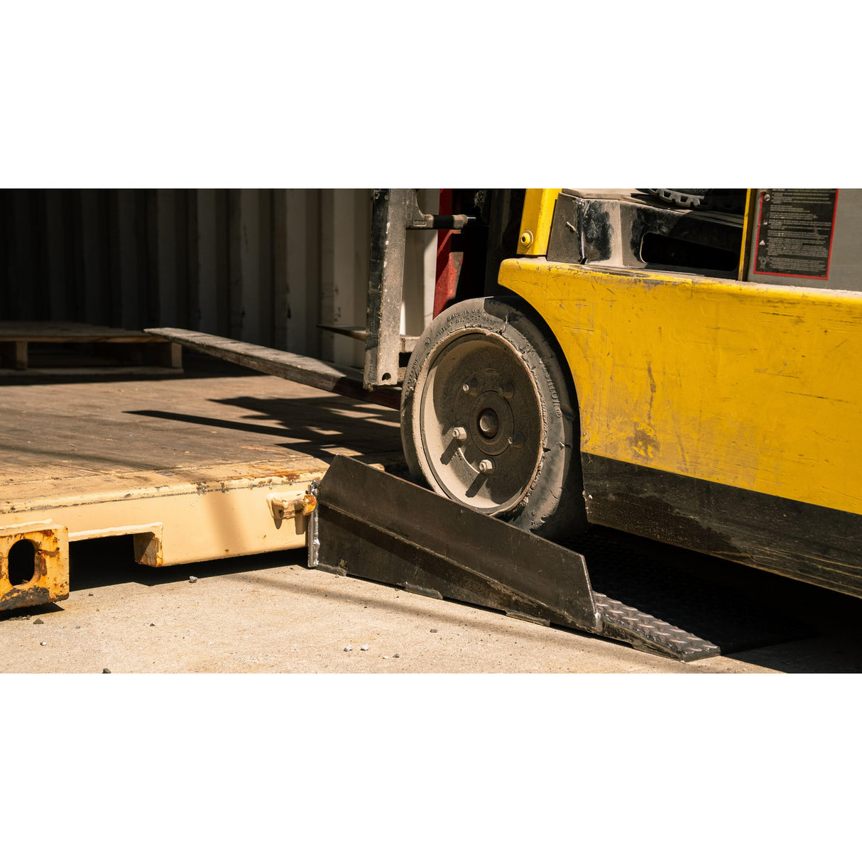 Mate Solid Steel Container Ramp For Forklifts Safe Access Into Shipping Containers In Warehouses