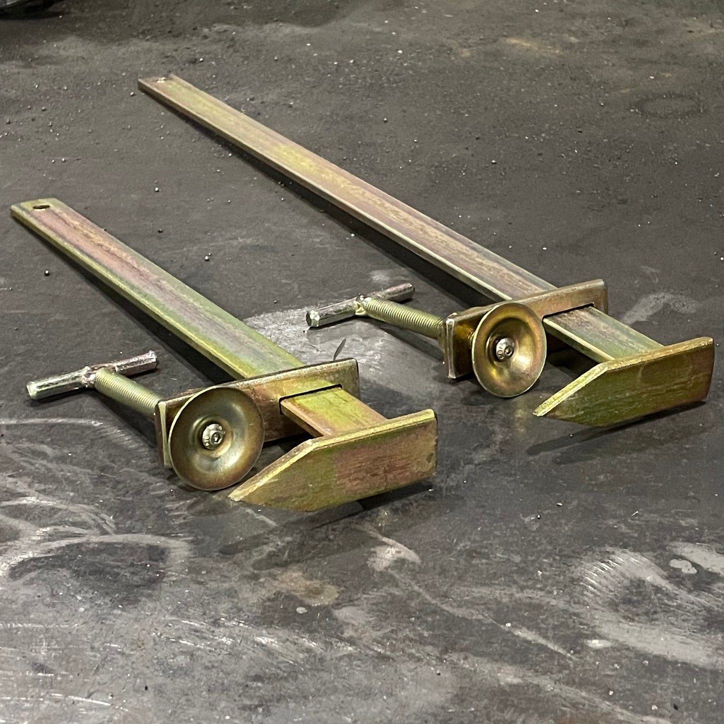 External Clamp - Spiked Sliding Clamp