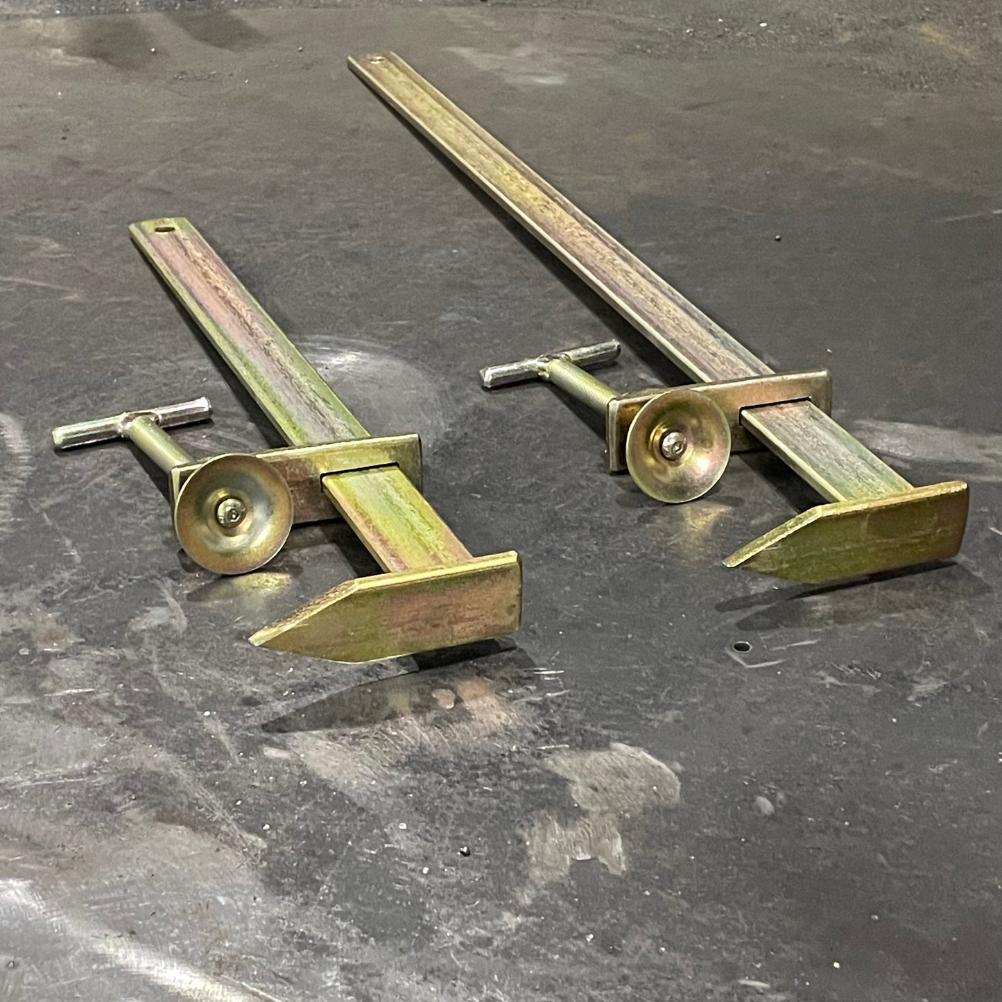 External Clamp - Spiked Sliding Clamp